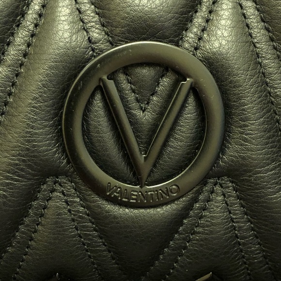 ❣️VALENTINO AUTH by Mario Valentino Luisa Satchel. - Picture 5 of 17